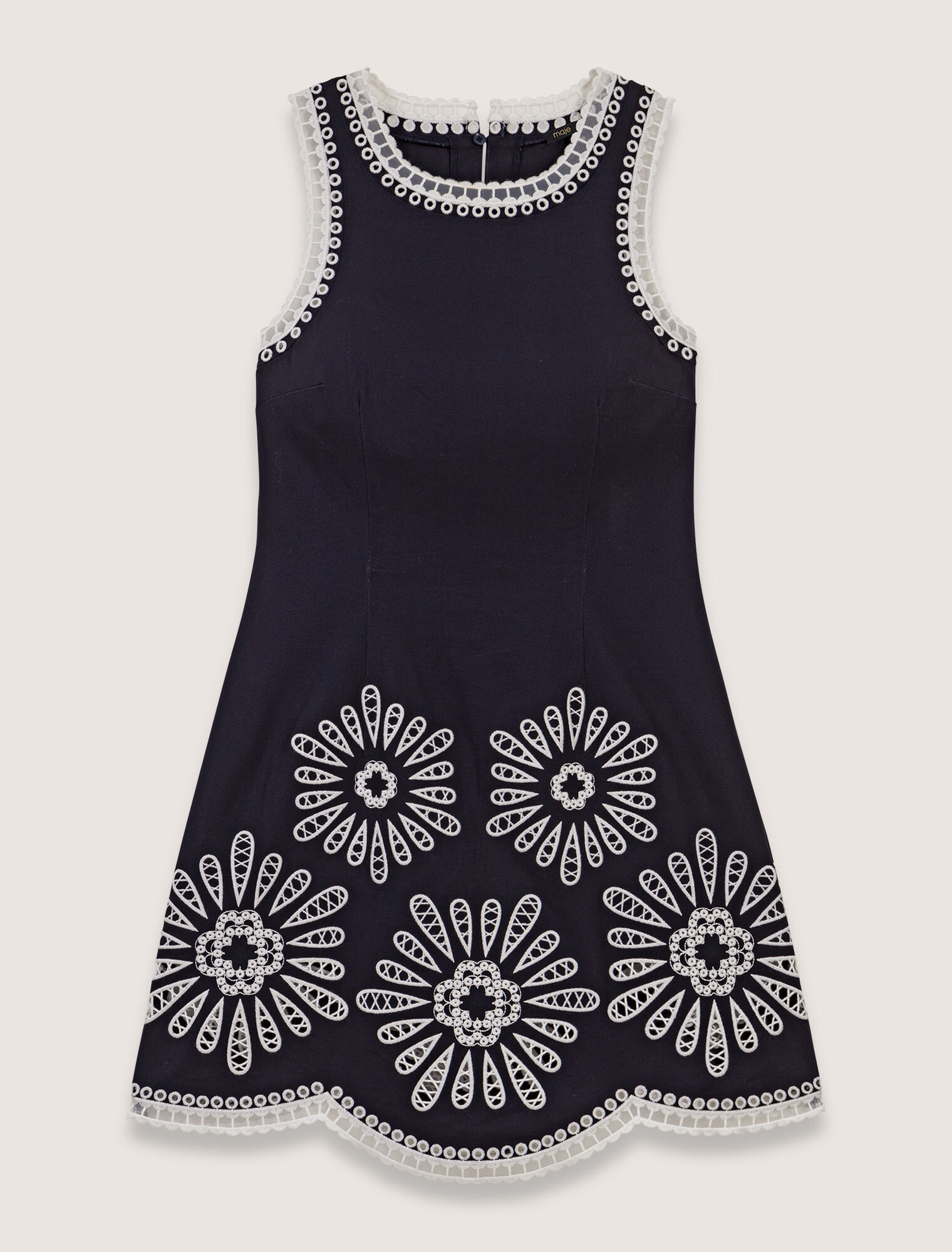 Vestido corto con detalles de ganchillo