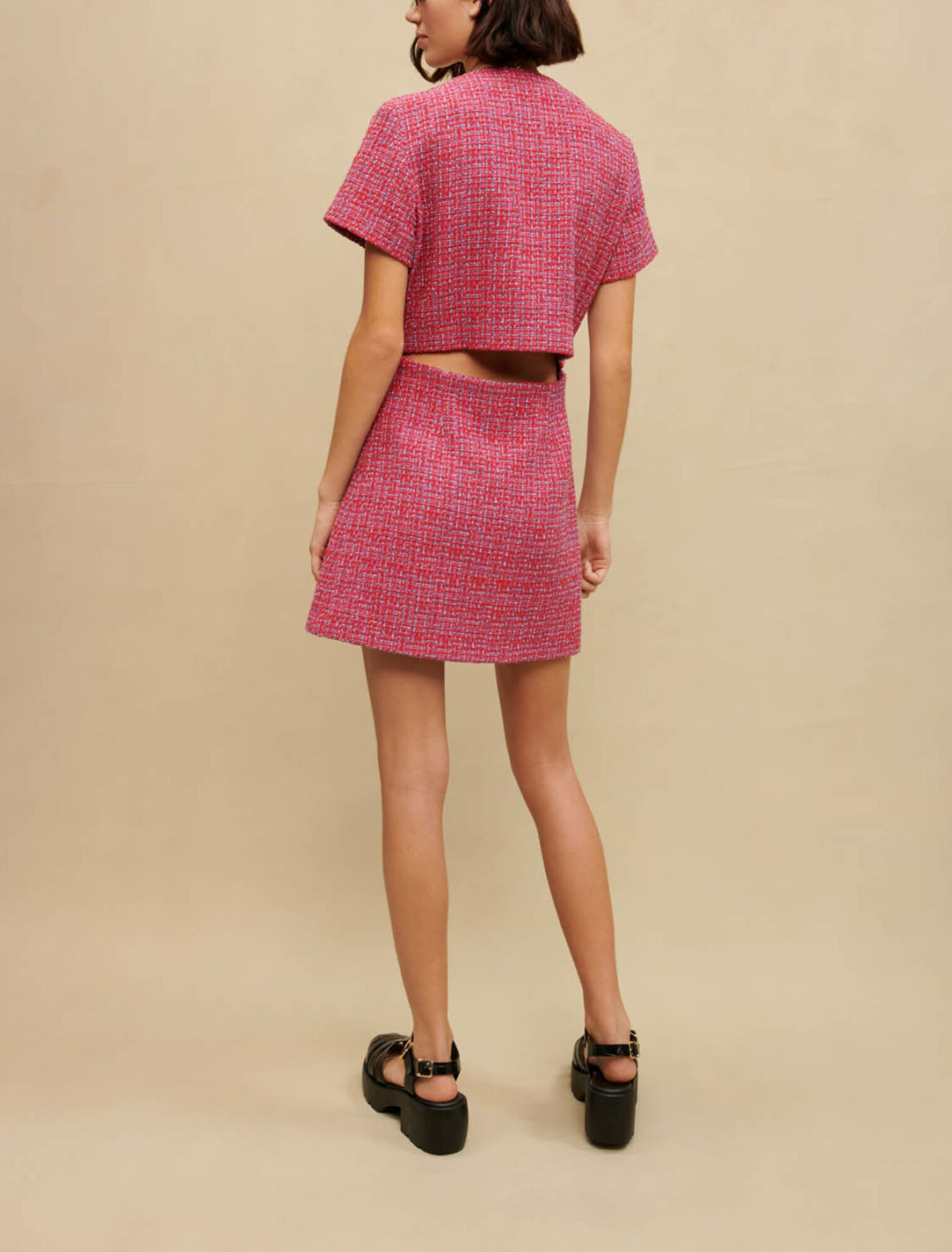 Vestido corto con espalda abierta