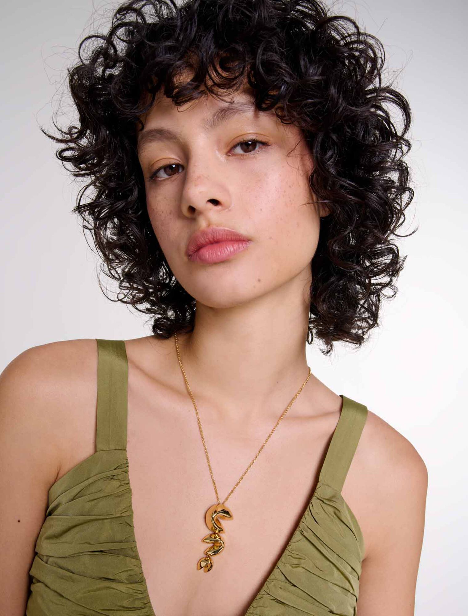 Vestido de tafetán calado