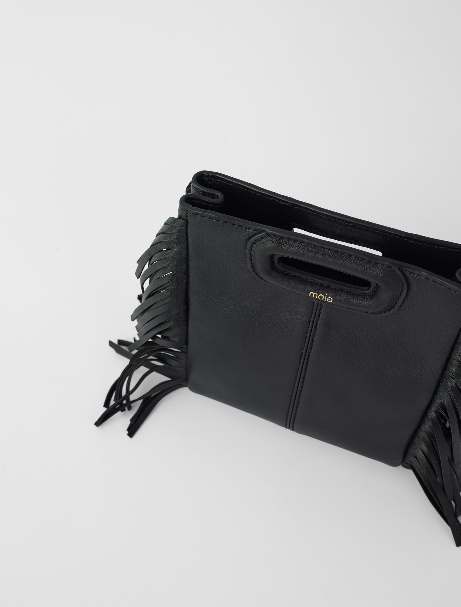 Bolso de piel con cadena