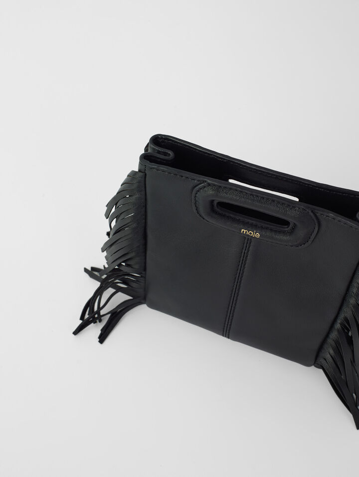 Bolso de piel con cadena