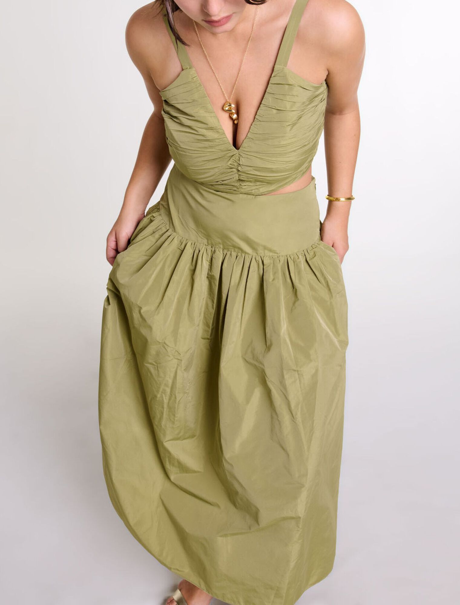 Vestido de tafet&aacute;n calado
