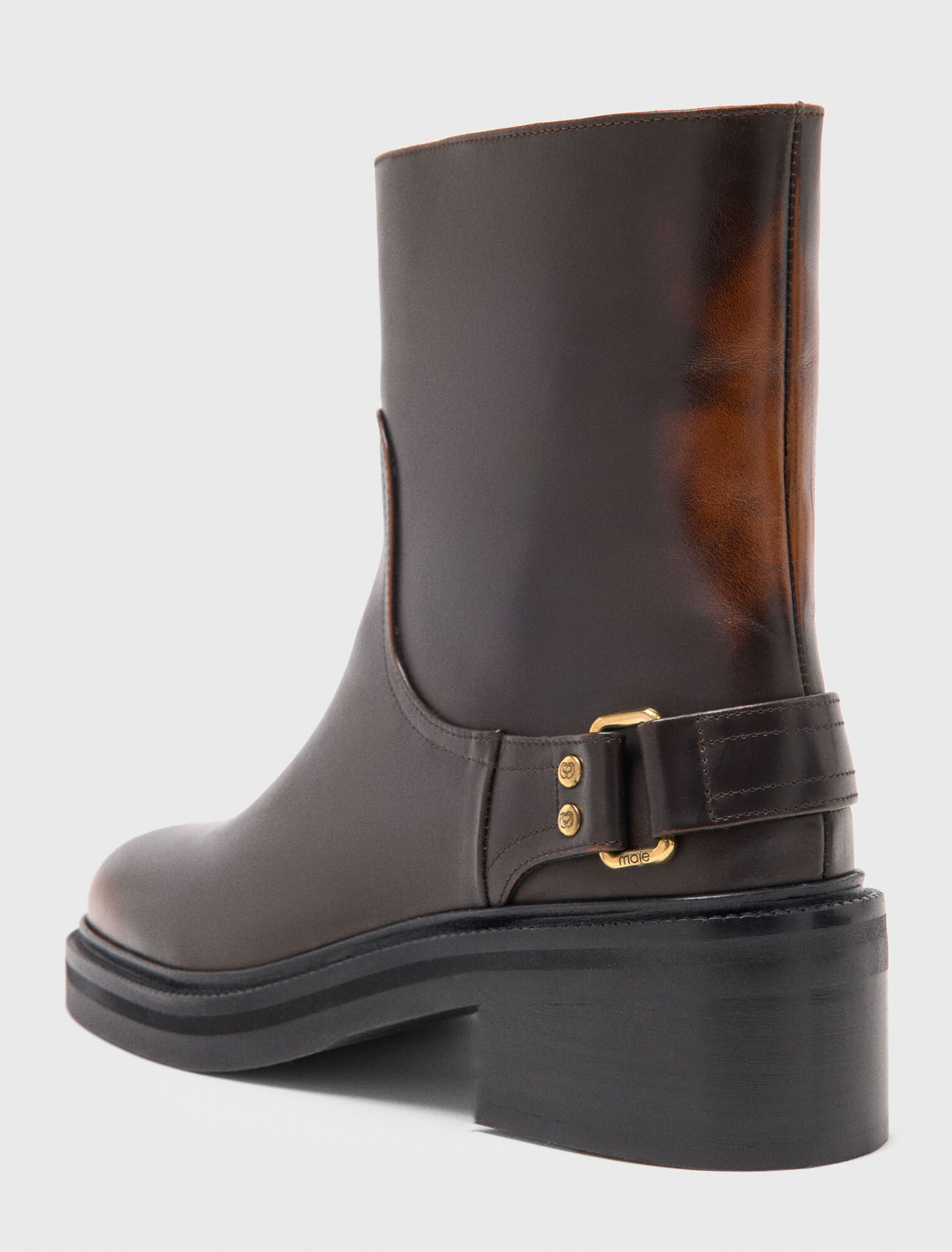 Botines planos de cuero
