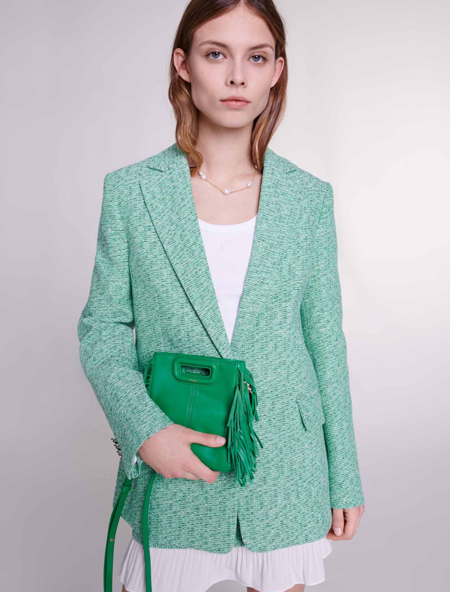 Bolso de piel con cadena