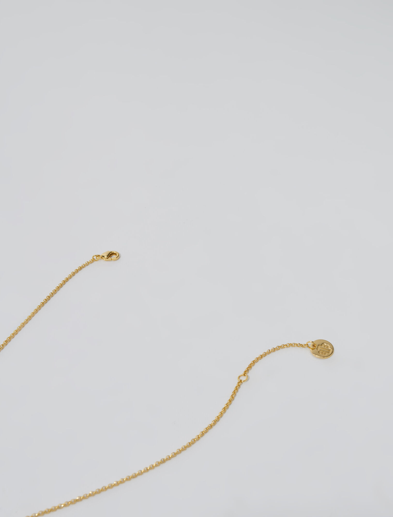 Collar dorado con brillantes
