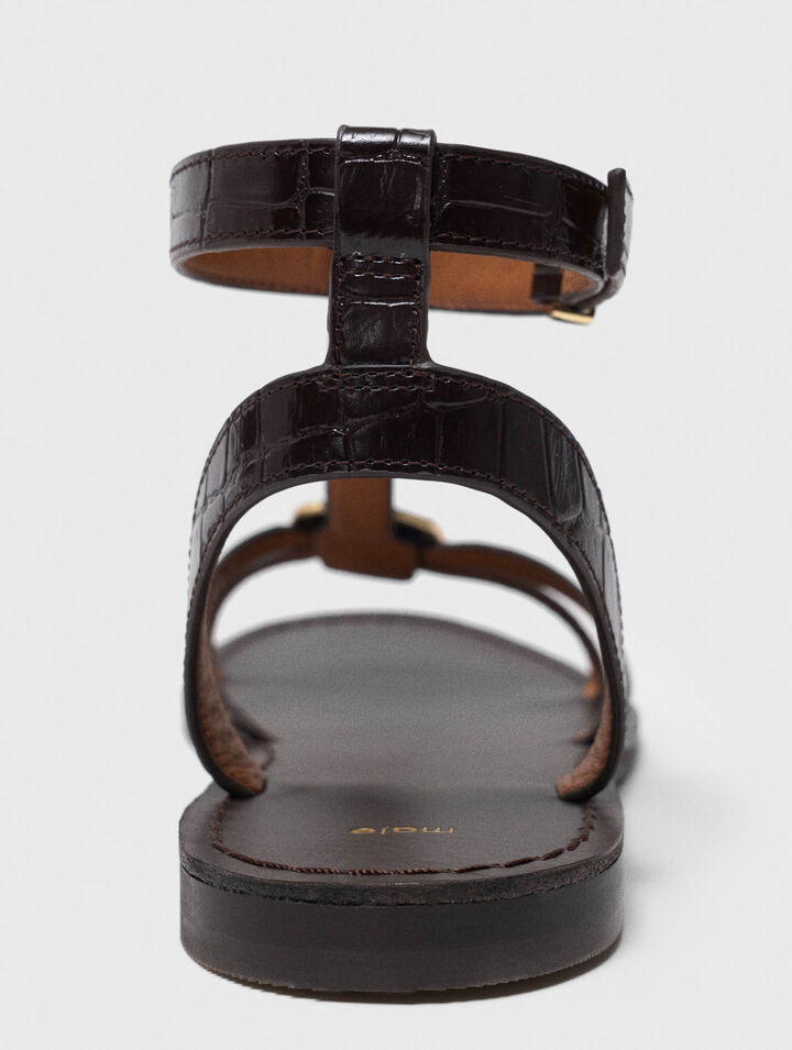 Sandalias planas con tiras de piel