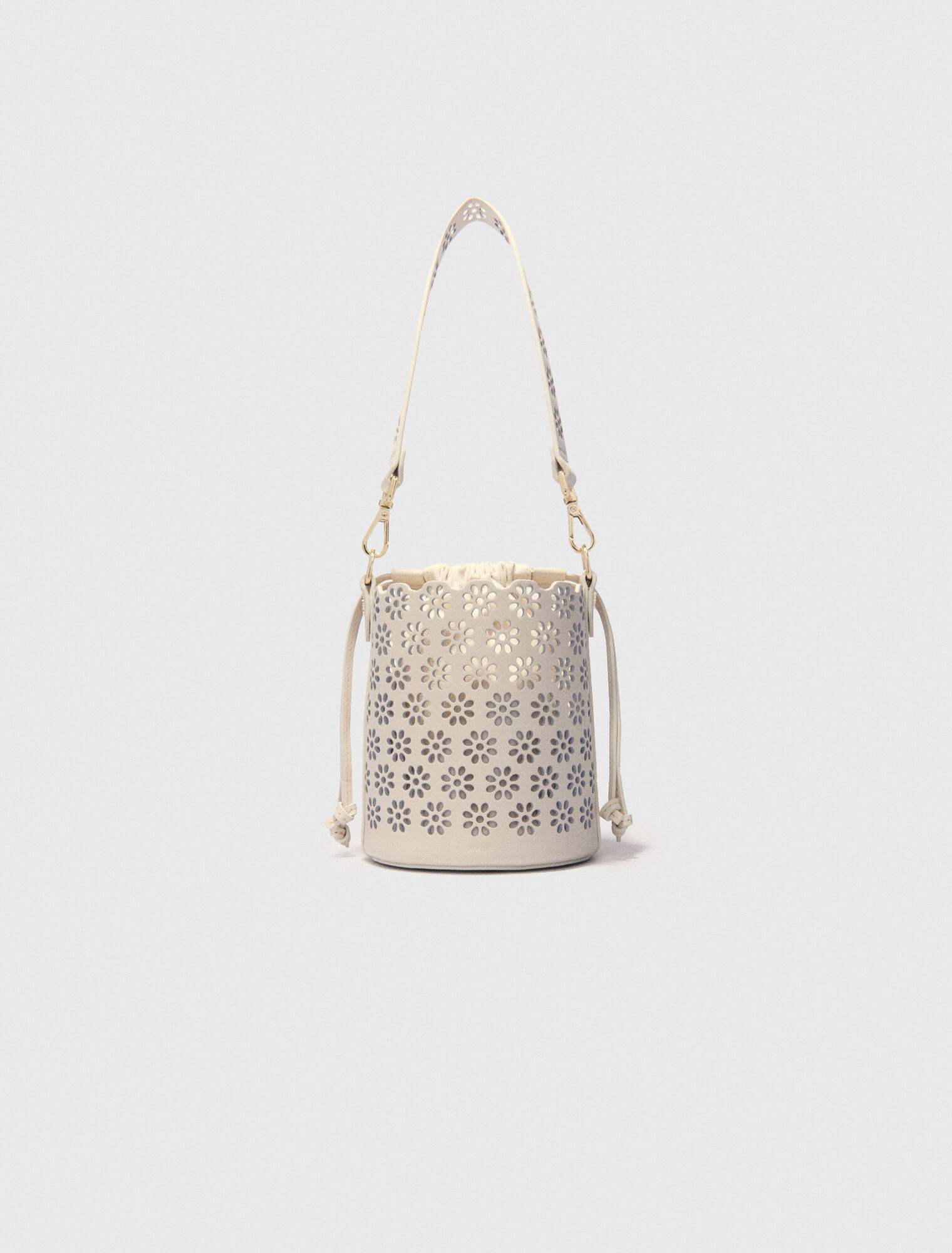 Bolso cubo de piel perforada