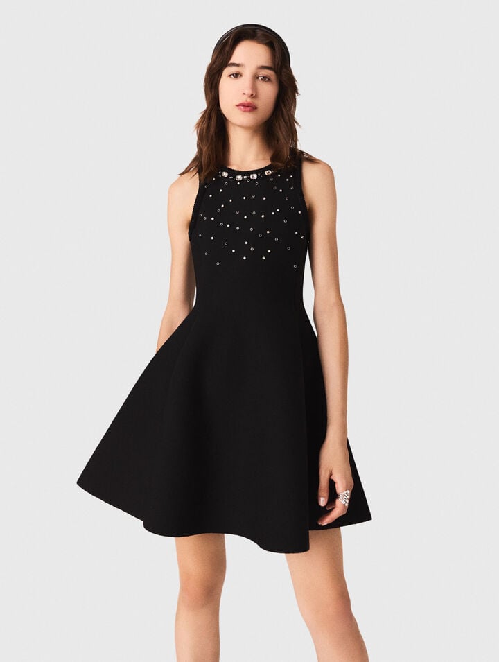 Vestido skater y detalles joya