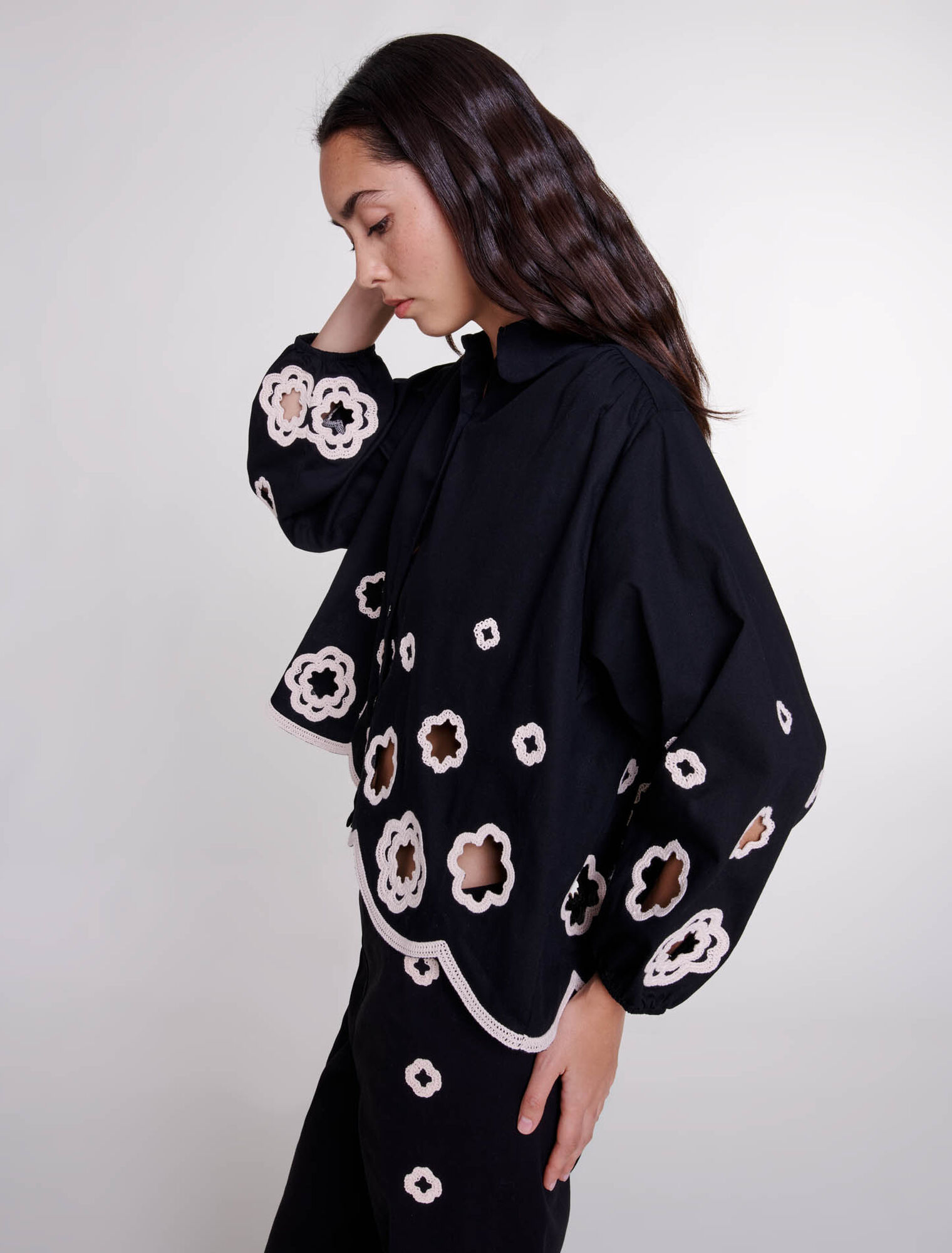 Camisa con tréboles de ganchillo