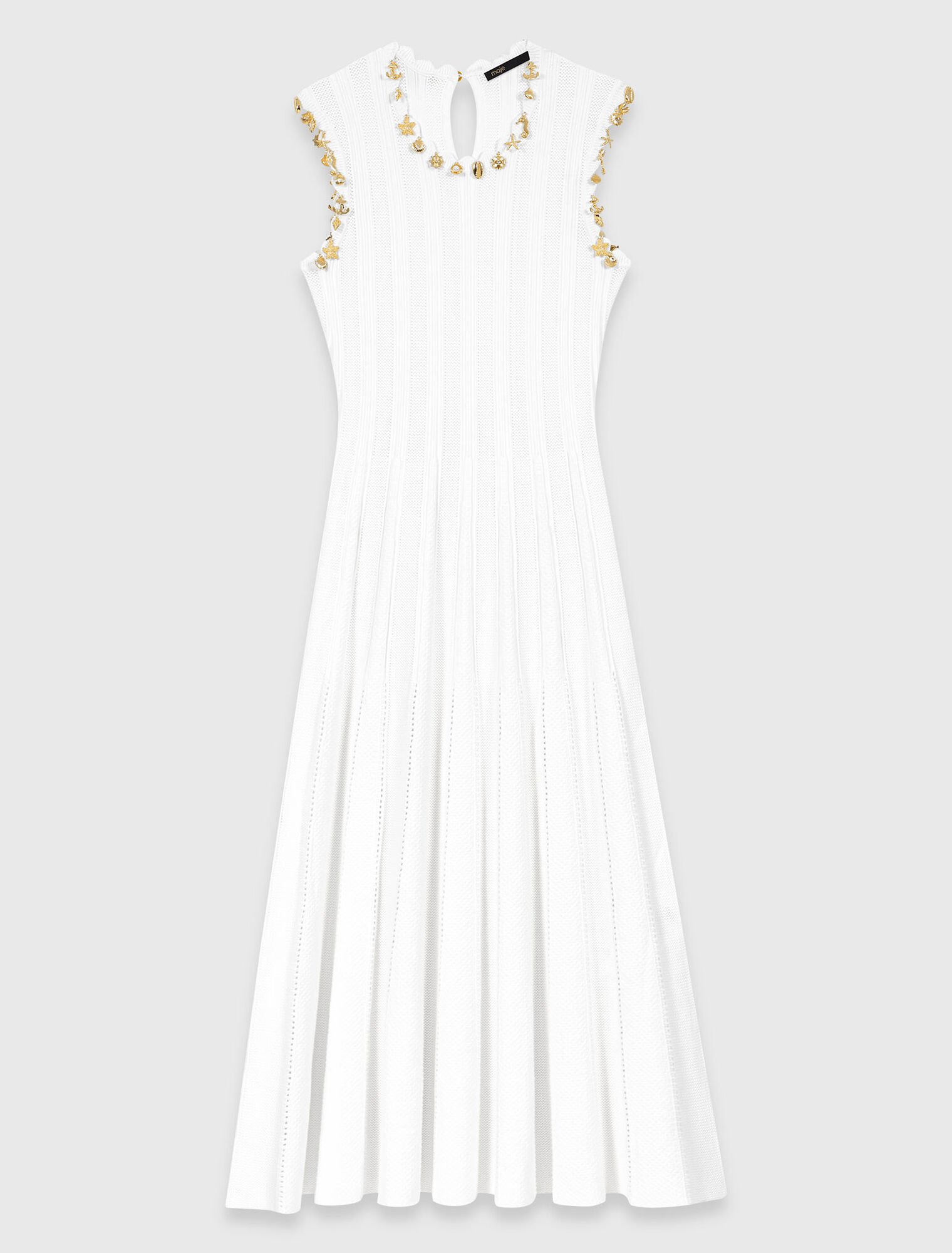 Vestido de punto con joyas doradas