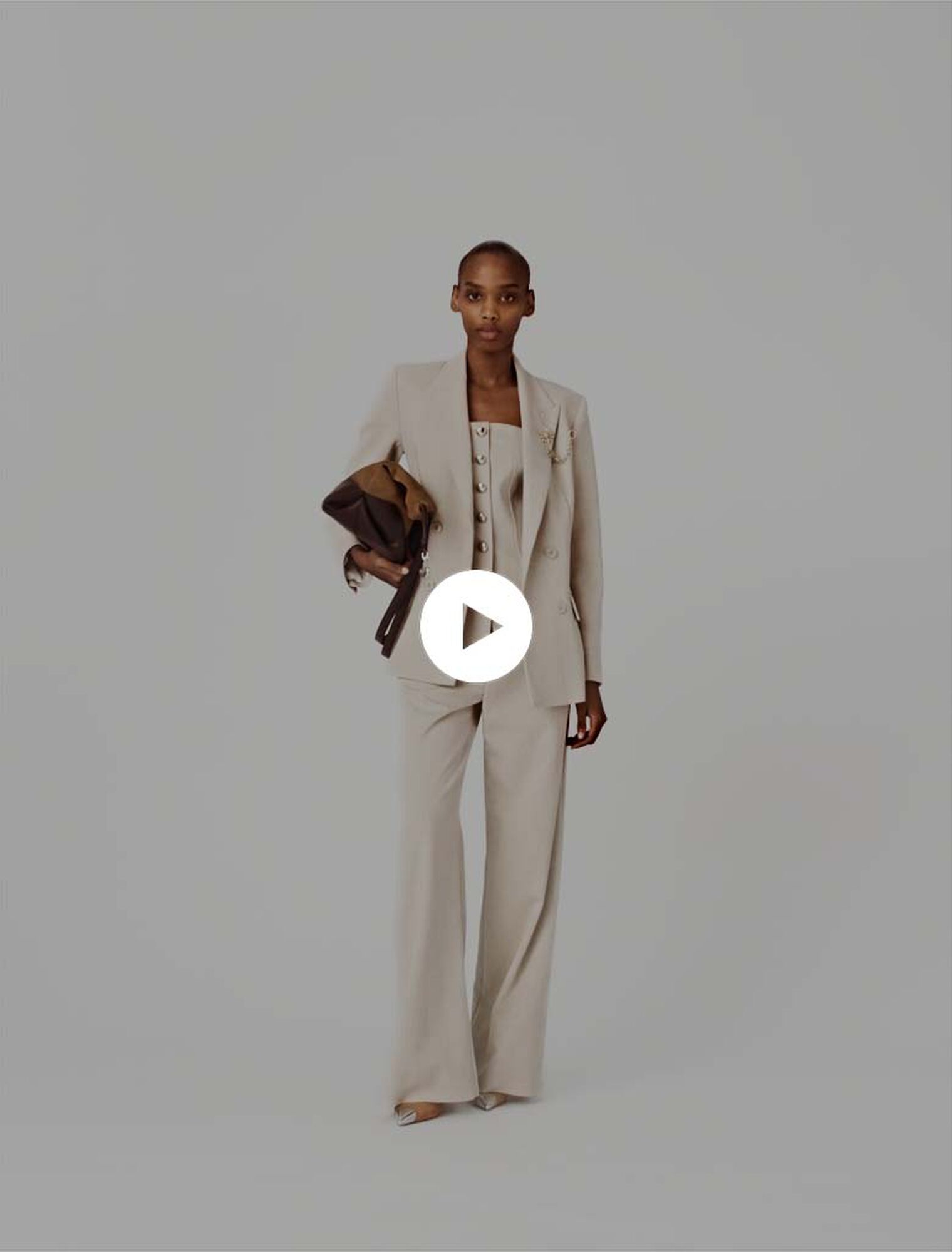 Chaqueta de traje con broche