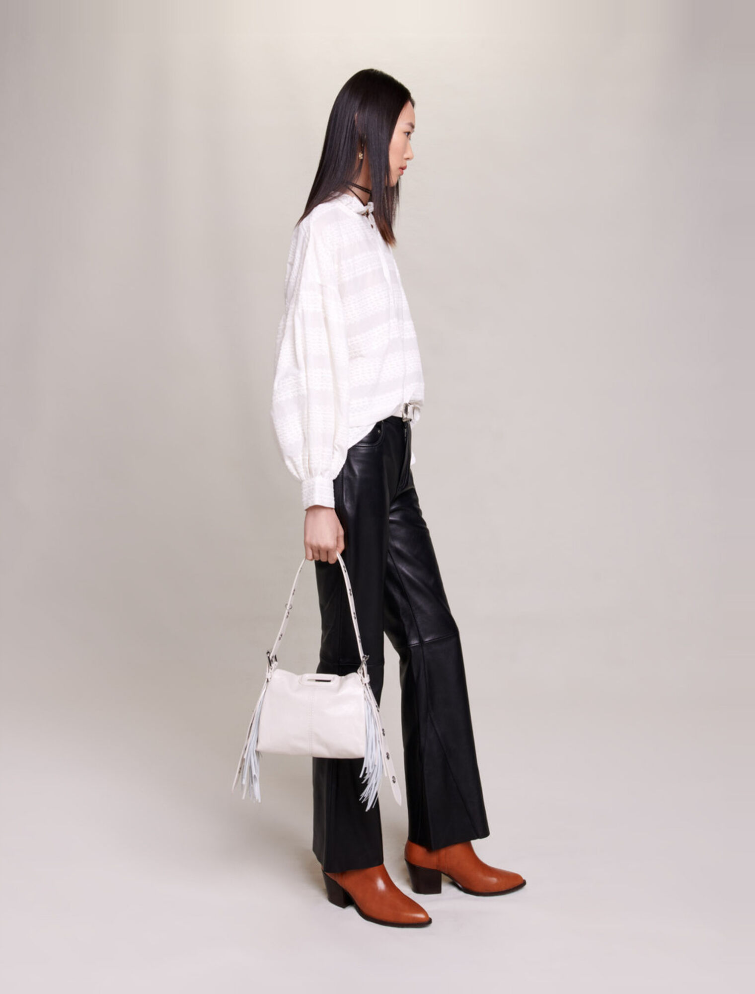 Camisa bordada con volantes