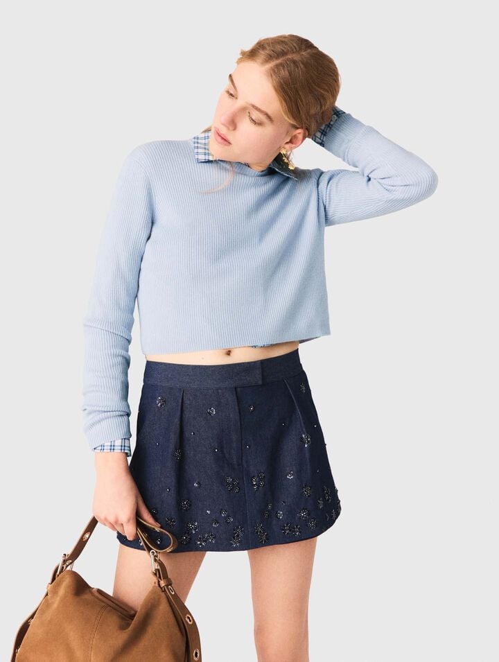 Jersey con botones joya detr&aacute;s