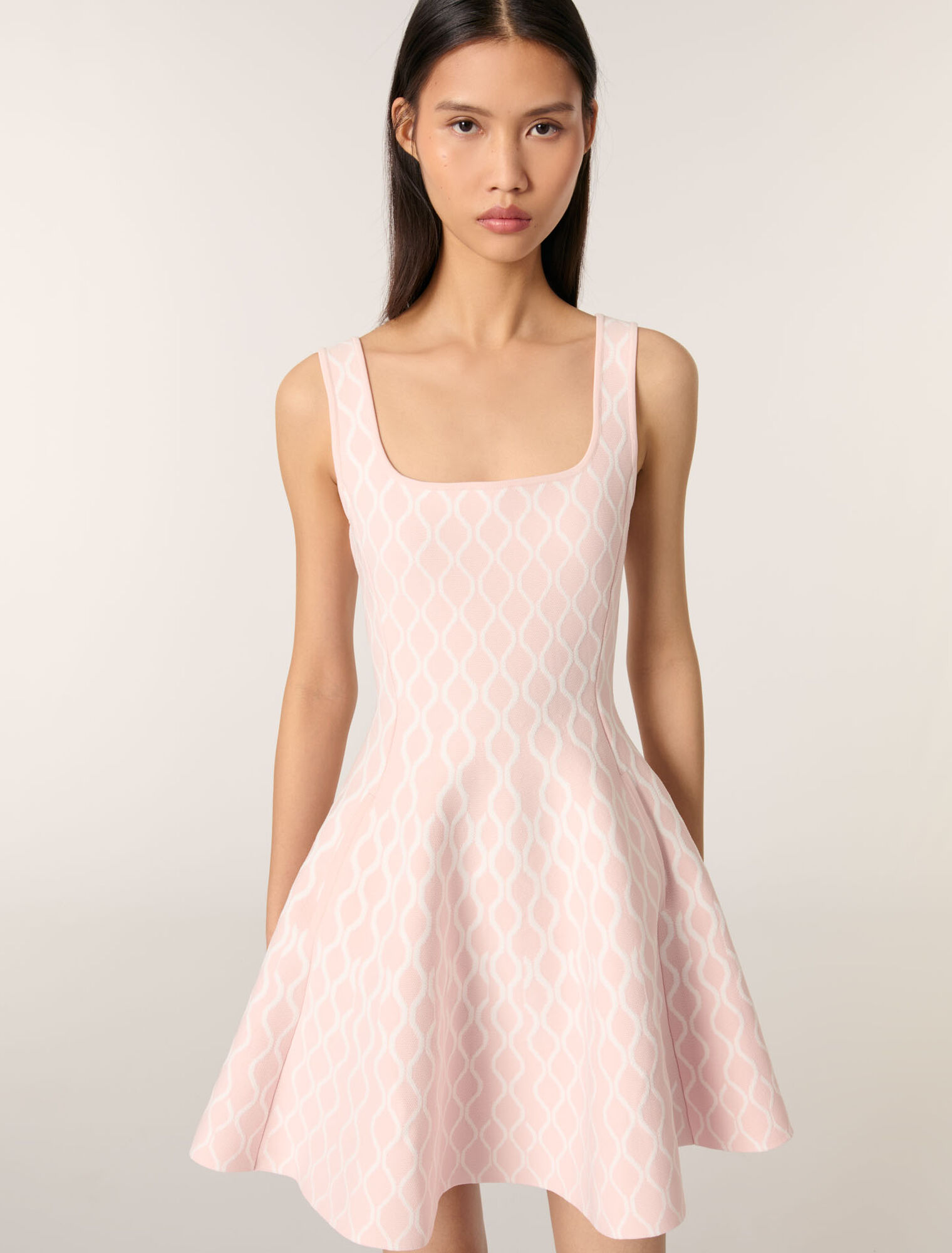 Vestido corto de punto jacquard