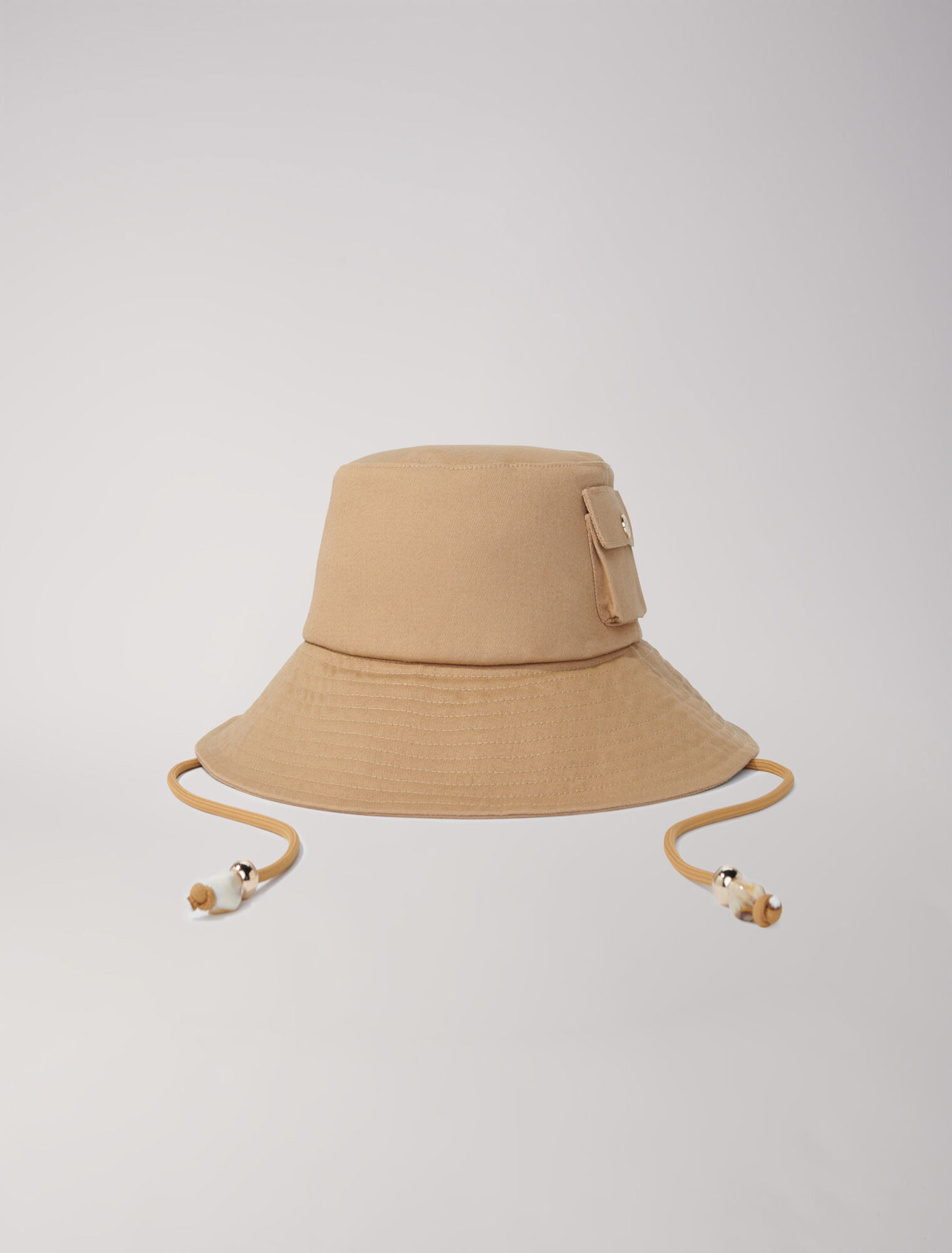 Sombrero bob con cordón y abalorios