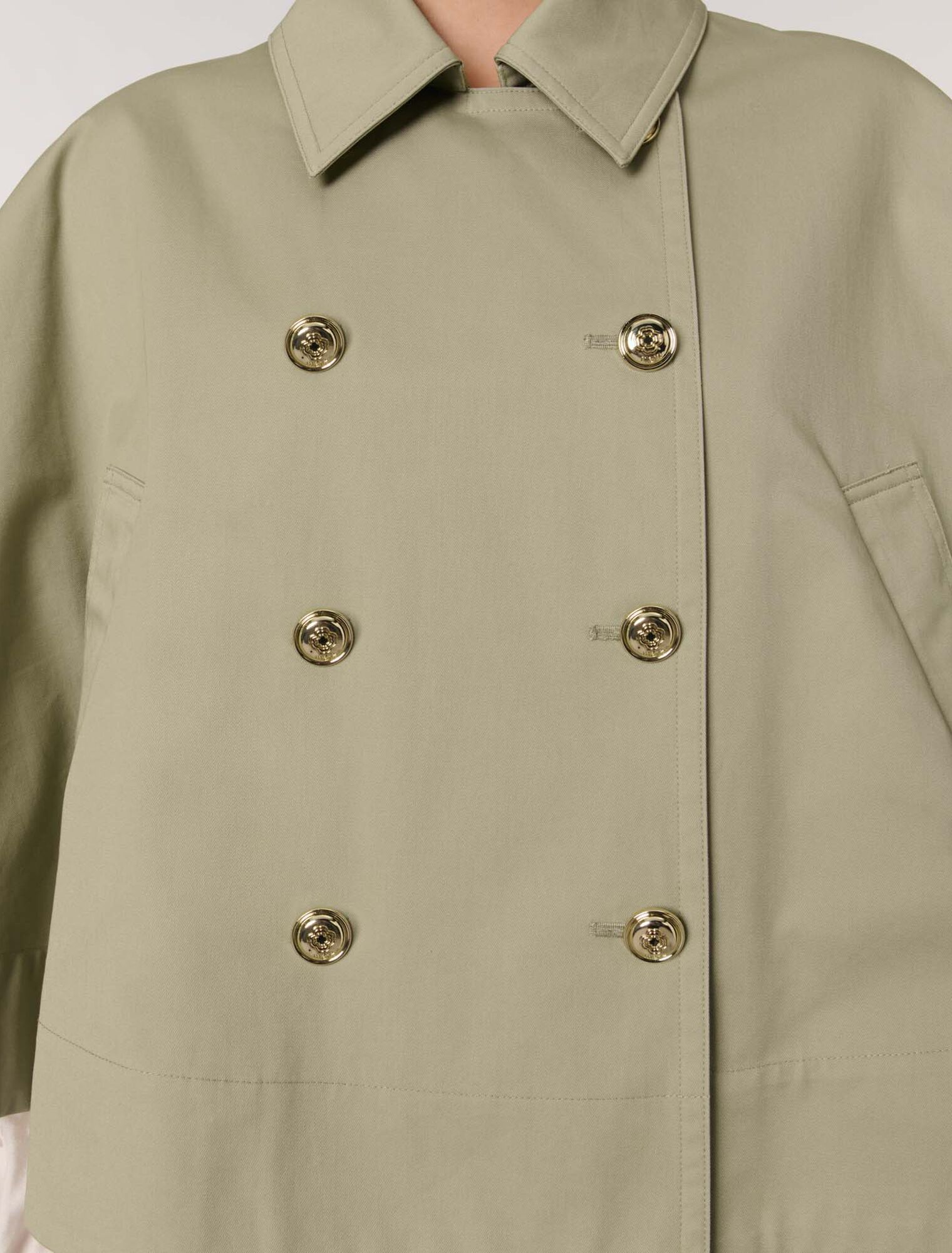 Gabardina corta efecto capa