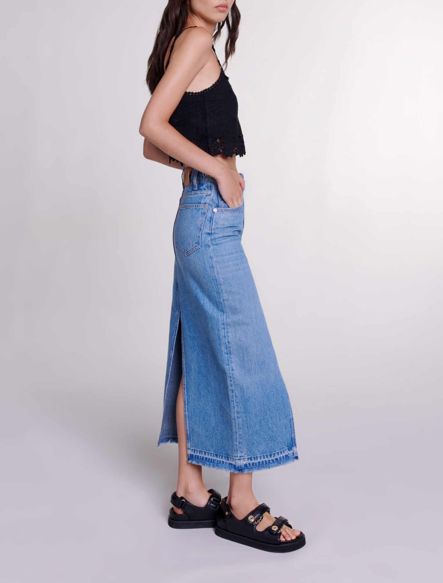 Top corto decorado con guipur