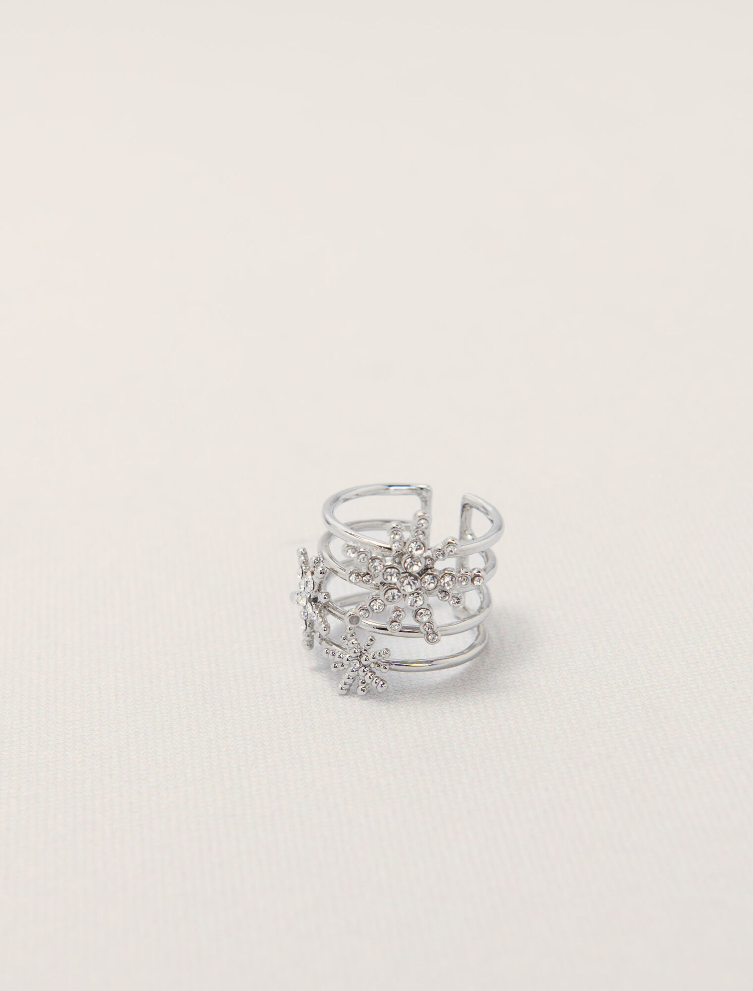 Anillo de bandas con estrellas de estrás