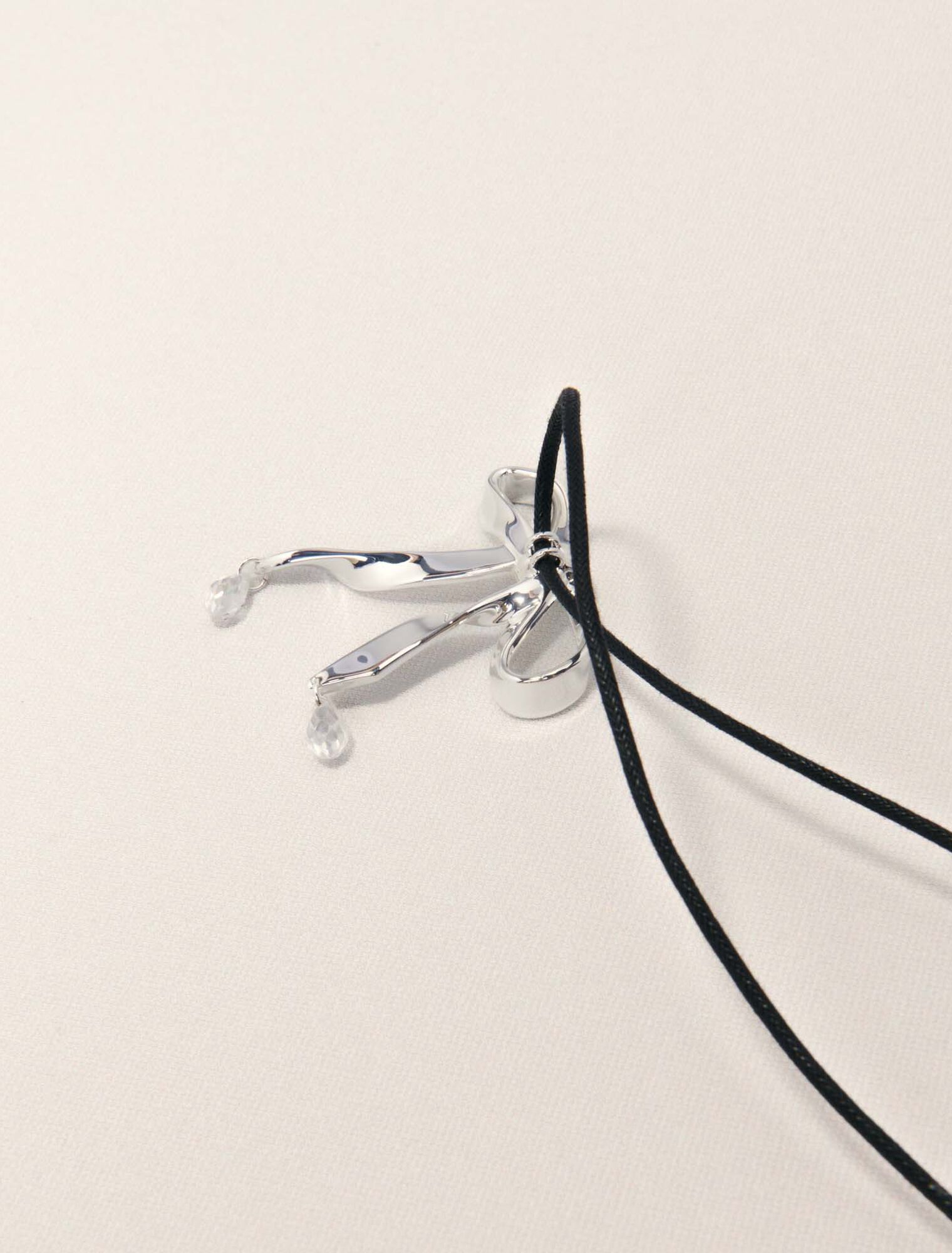 Collar nudo plateado para anudar
