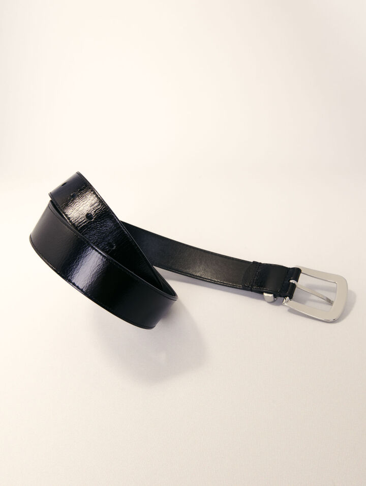 Cinturón de piel y hebilla cuadrada