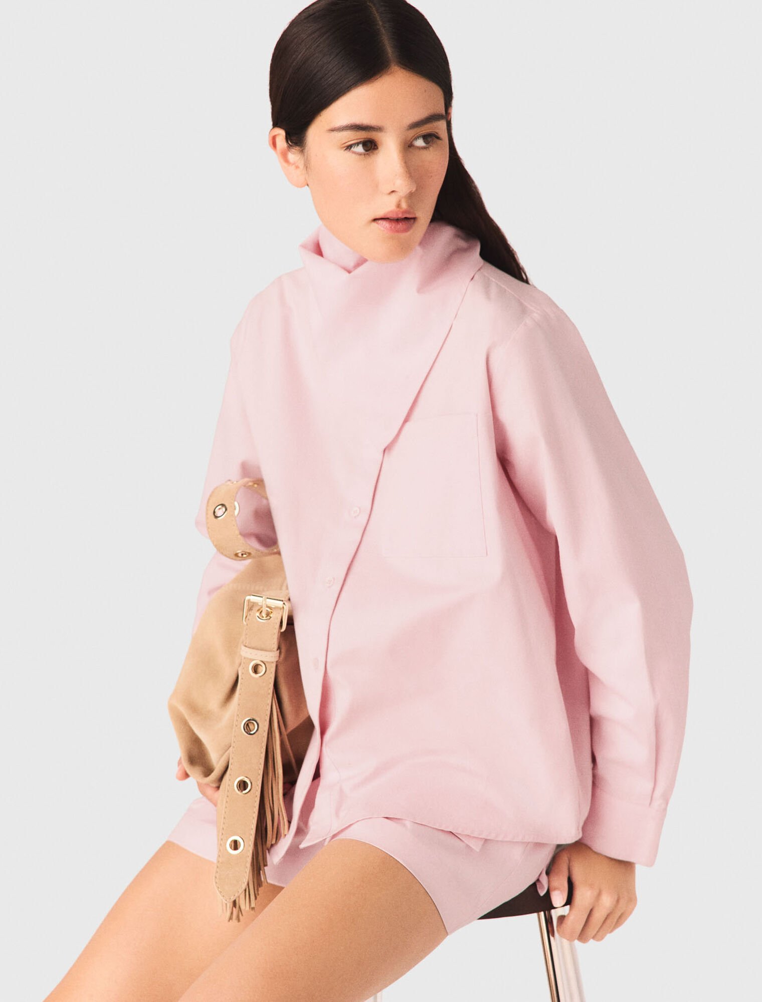 Camisa con pa&ntilde;uelo desmontable