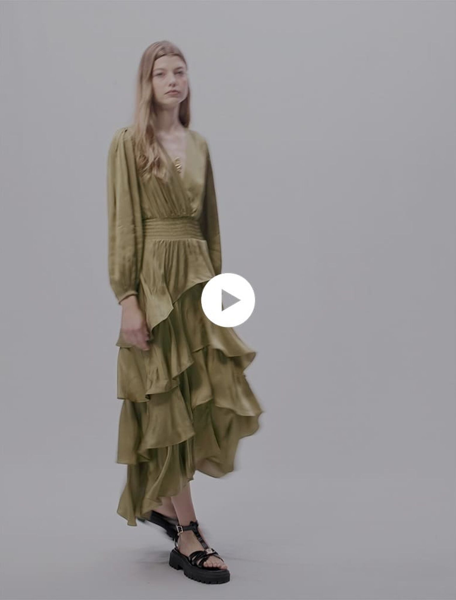 Vestido largo con volantes