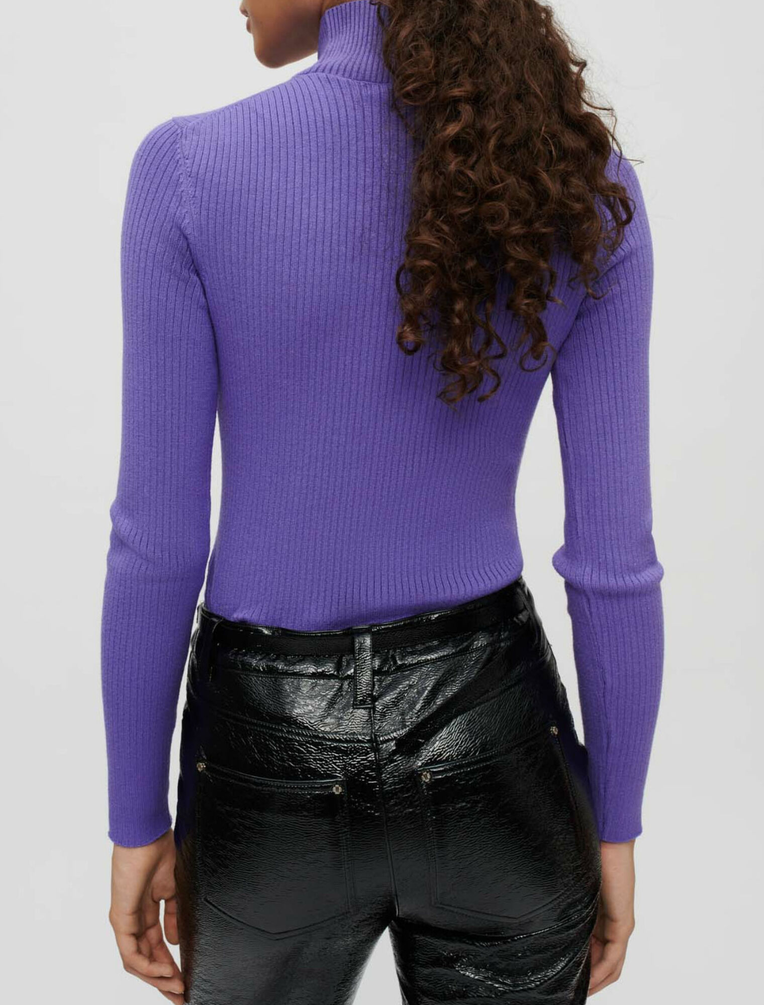 Jersey ajustado con cuello alto