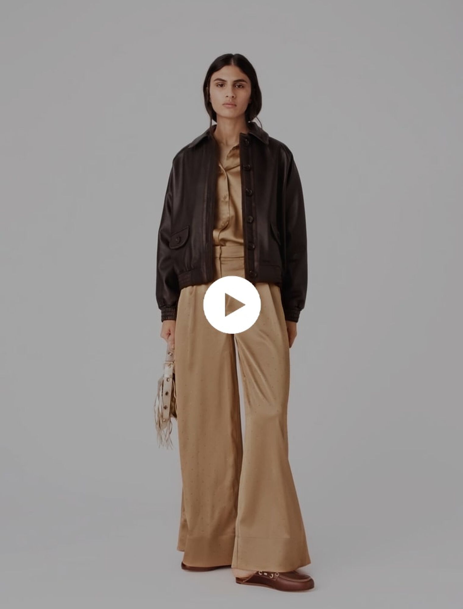 Pantal&oacute;n satinado con strass