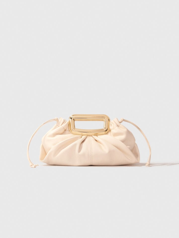 Clutch de piel con asa de metal