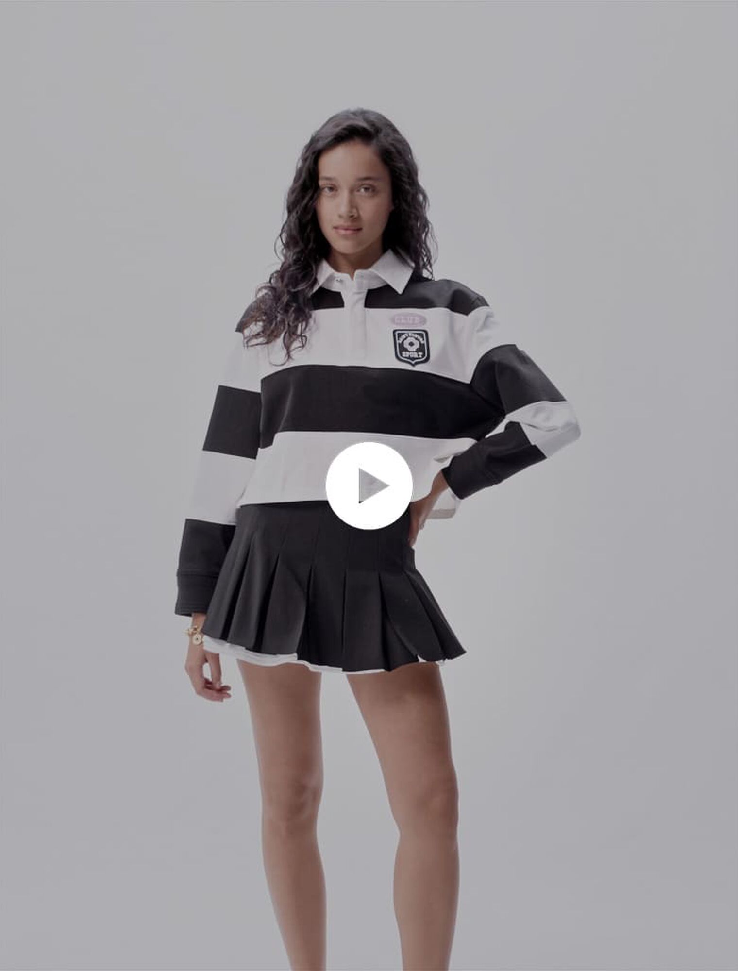 Falda short plisada de dos materiales