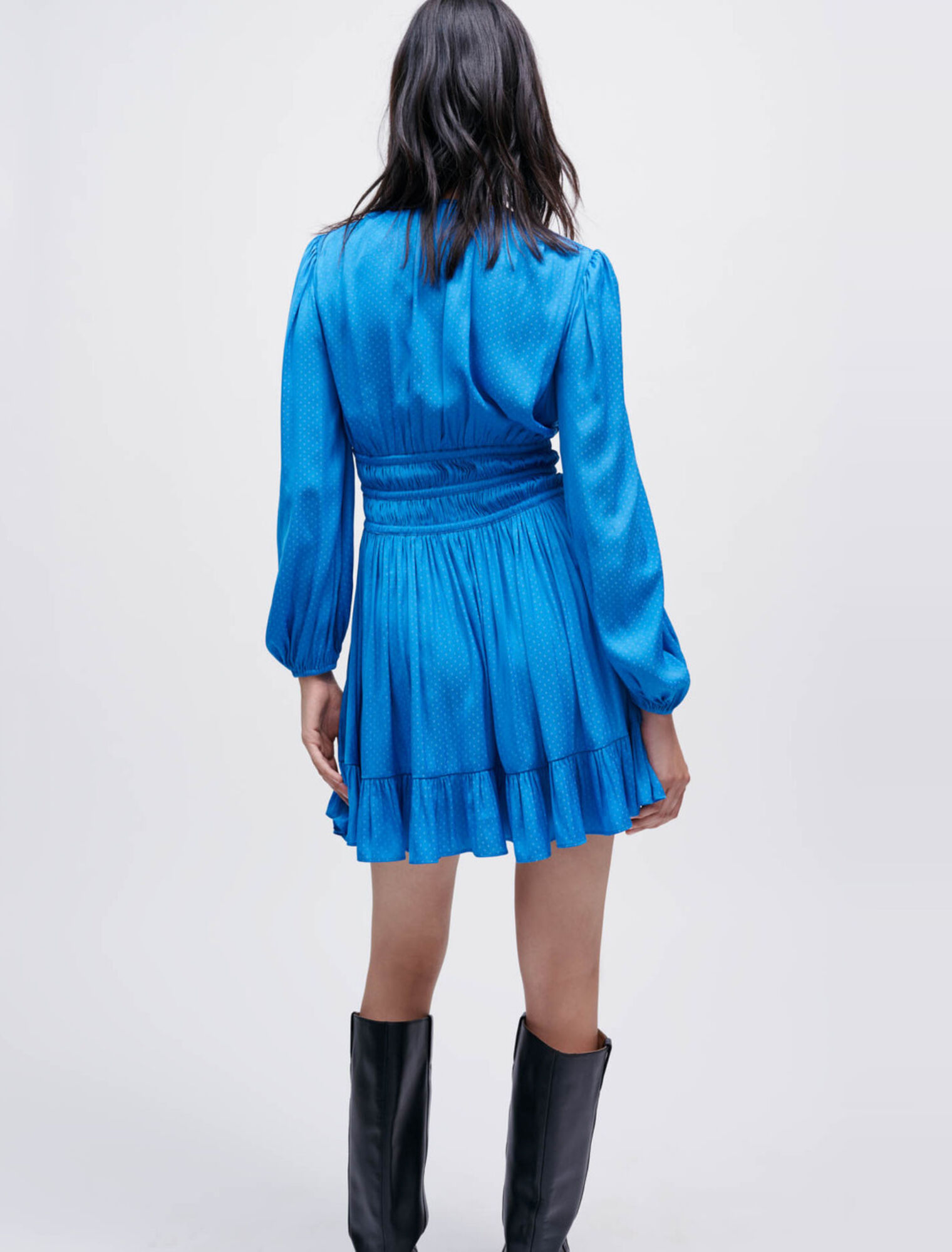 Vestido de raso con volantes