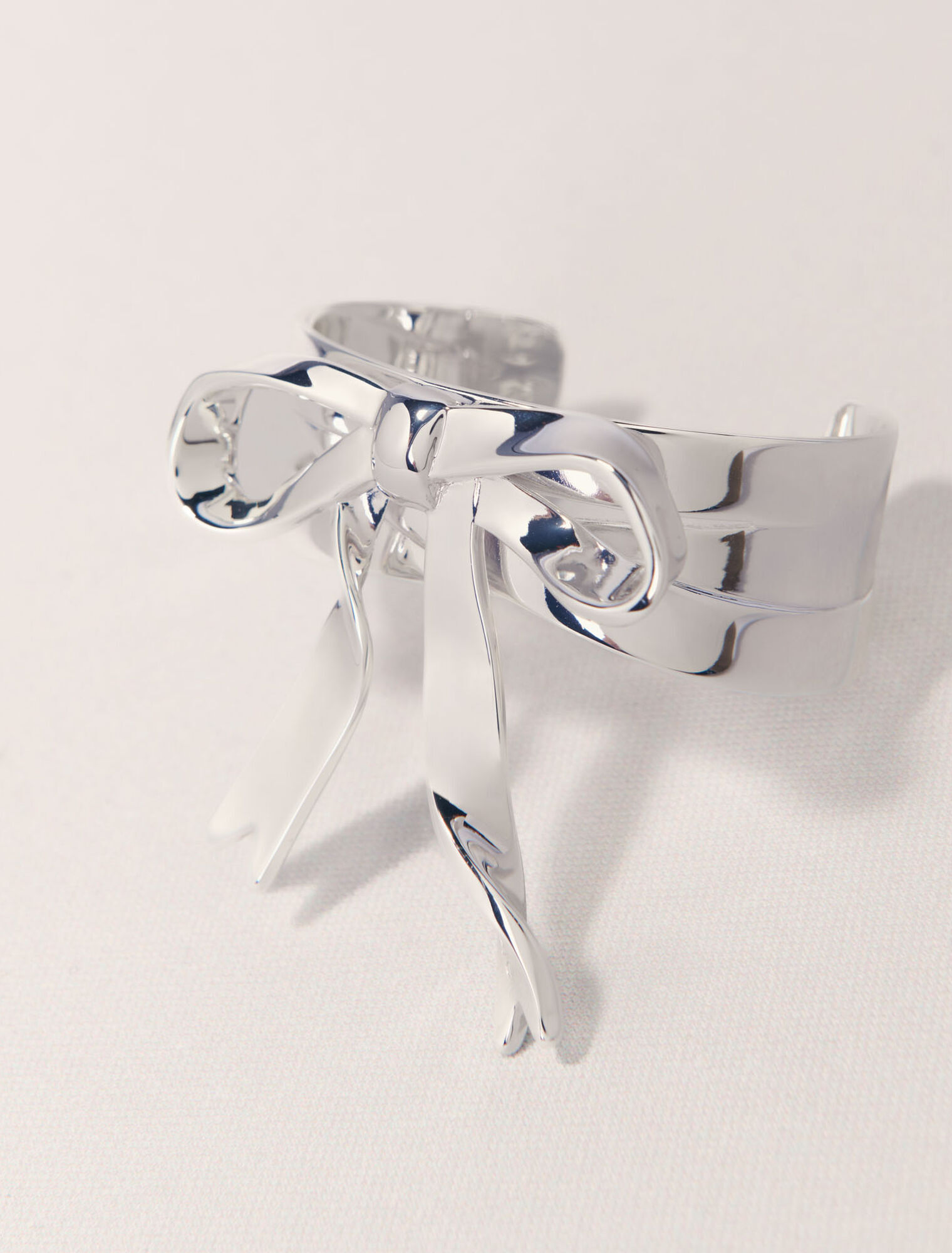 Brazalete lazo plateado