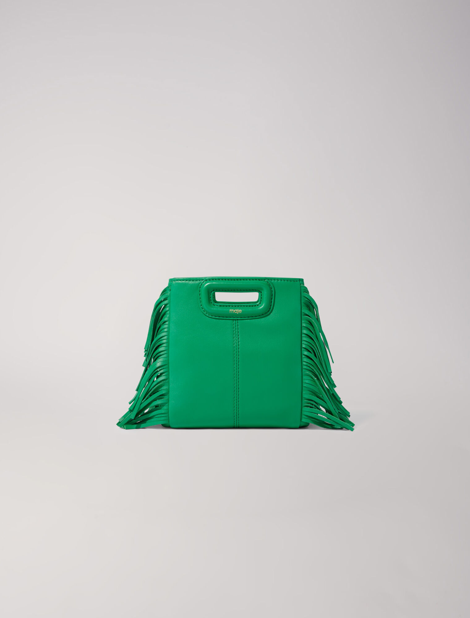 Bolso de piel con cadena
