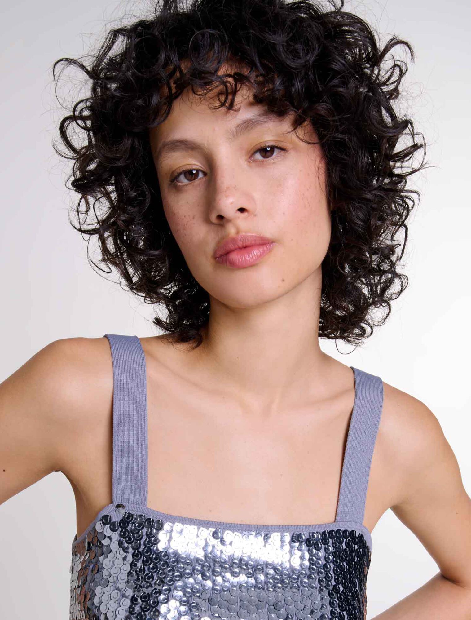 Top con detalle de lentejuelas