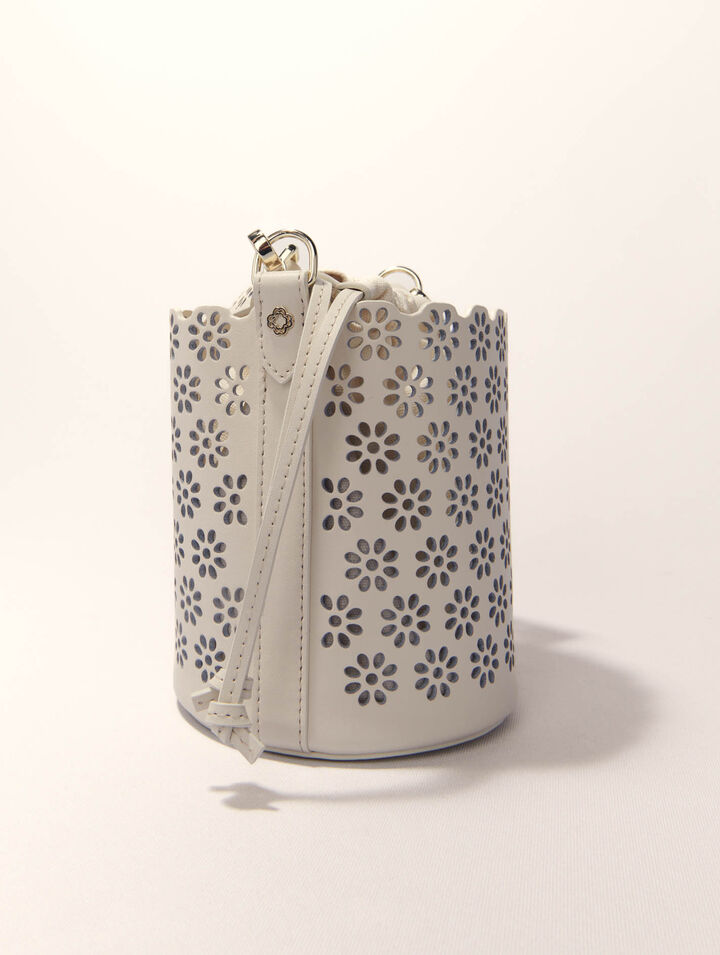 Bolso cubo de piel perforada