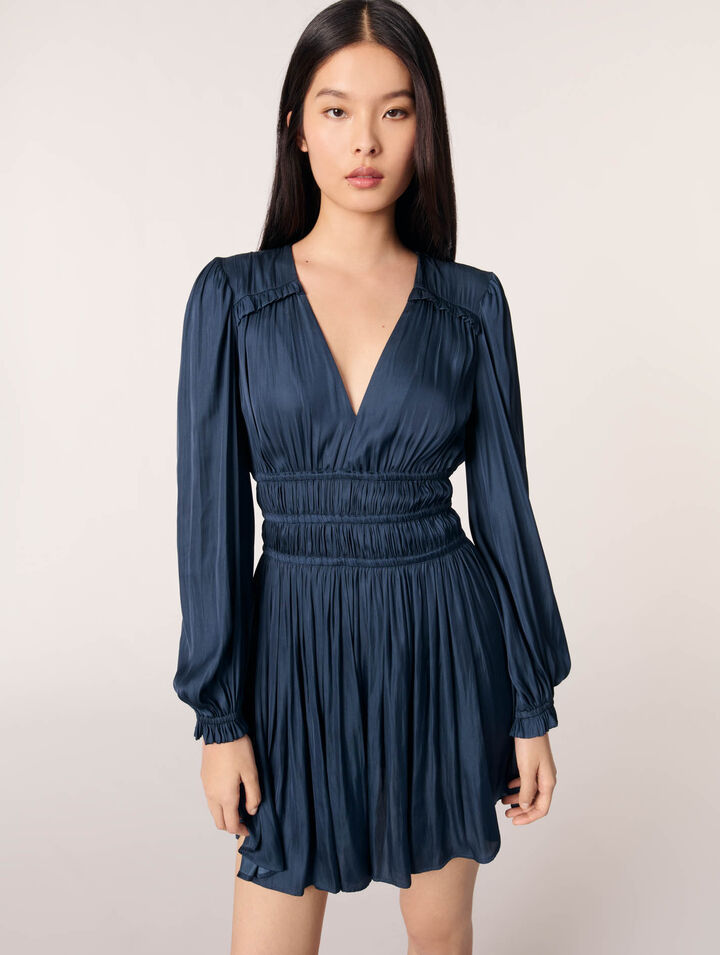 Vestido corto de raso con volantes