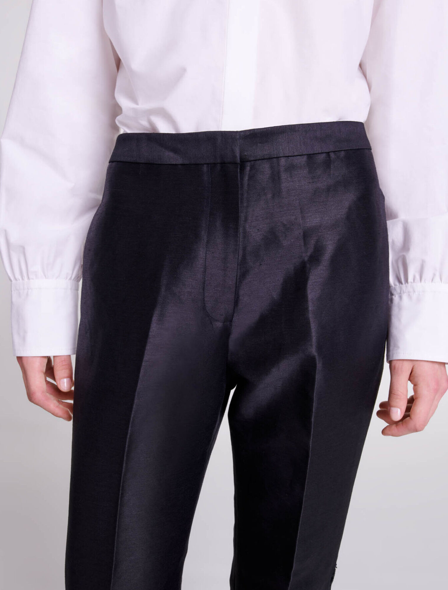 Pantalón acampanado calado