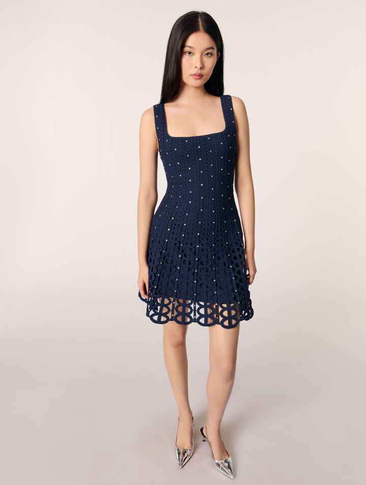 Vestido corto de ganchillo y strass