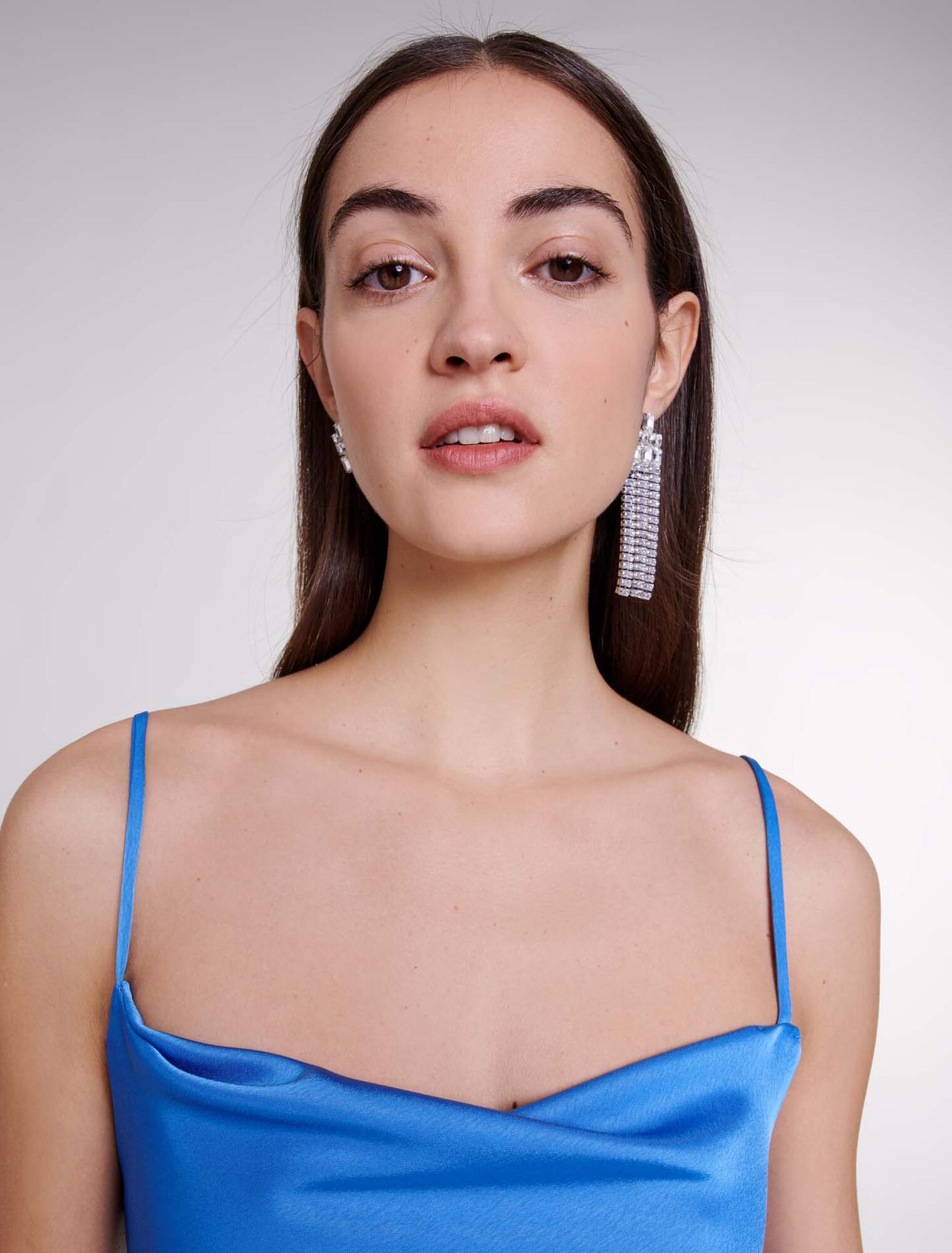 Vestido largo satinado asimétrico