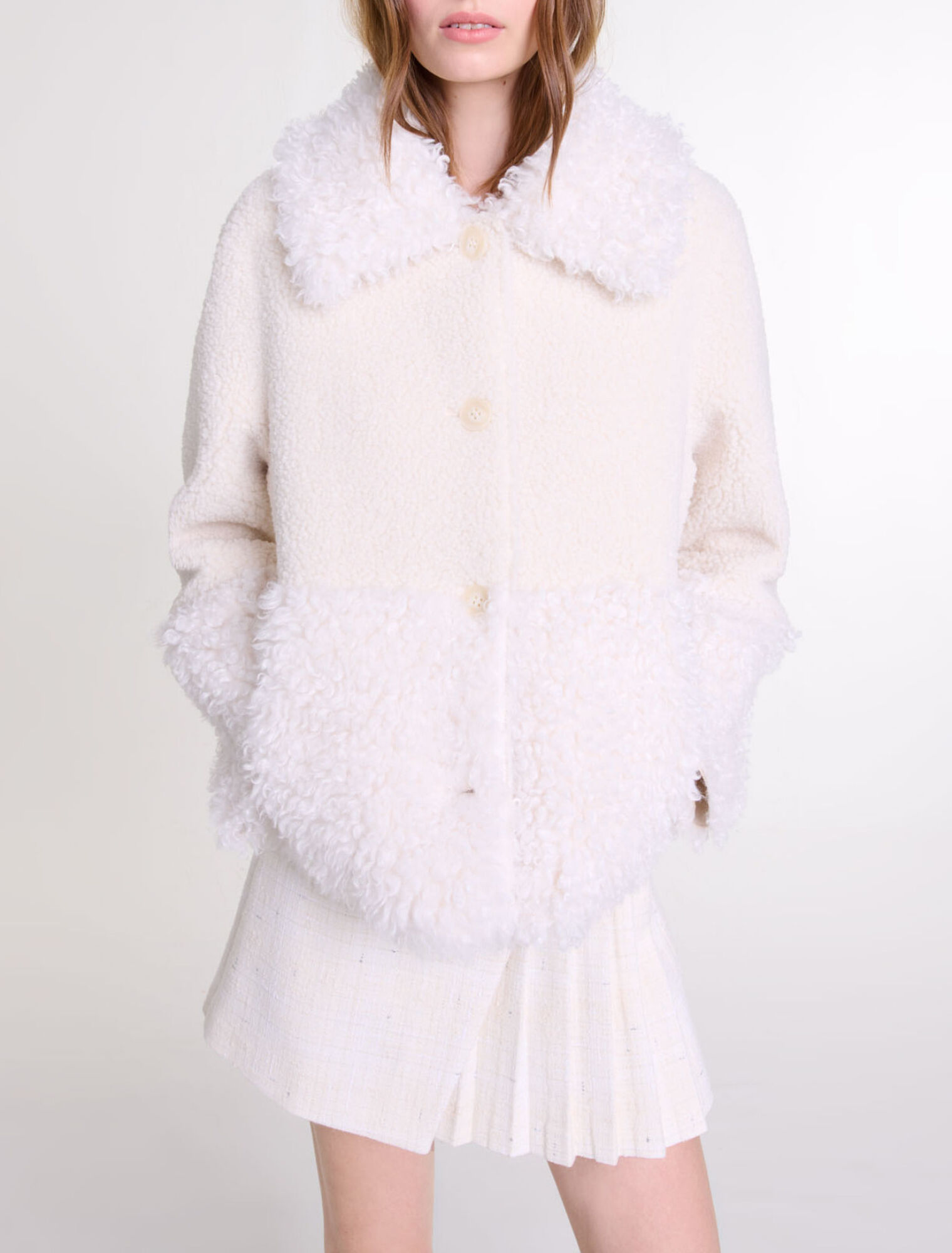 Abrigo corto de pelo sint&eacute;tico