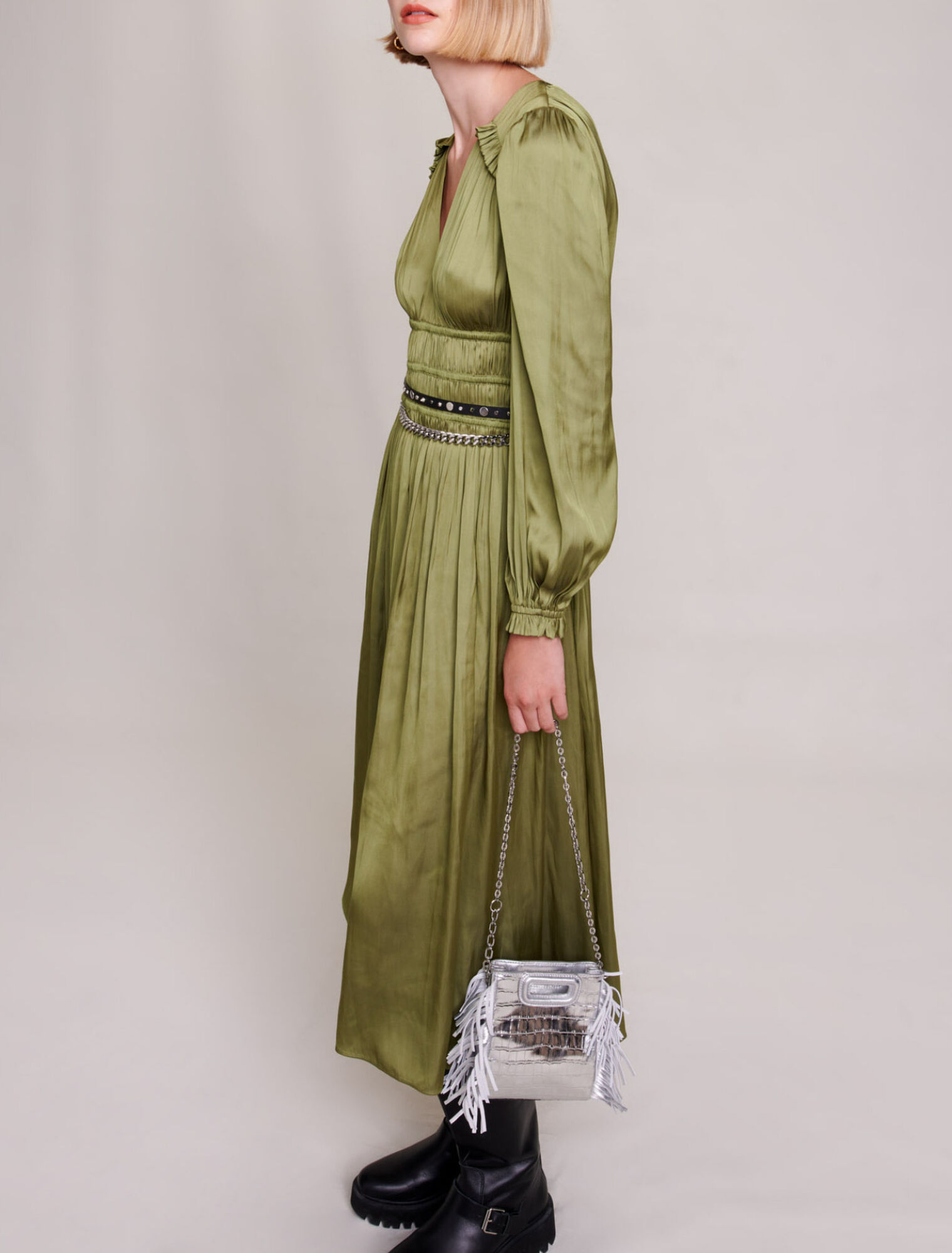 Vestido semi satinado con volantes