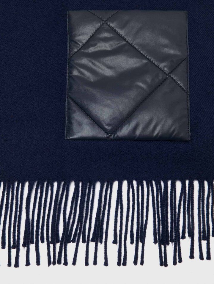 Poncho de lana con capucha