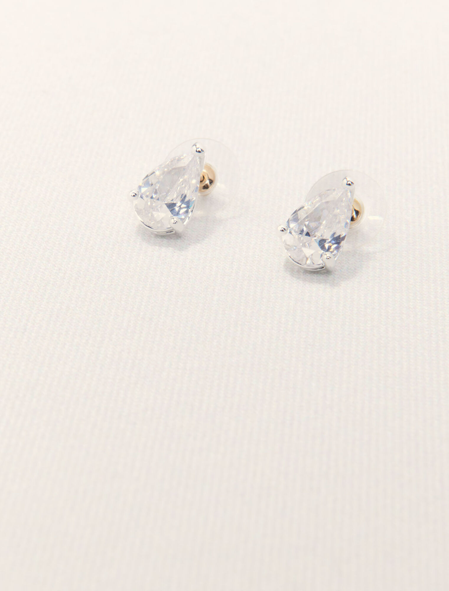Pequeños pendientes pedrería