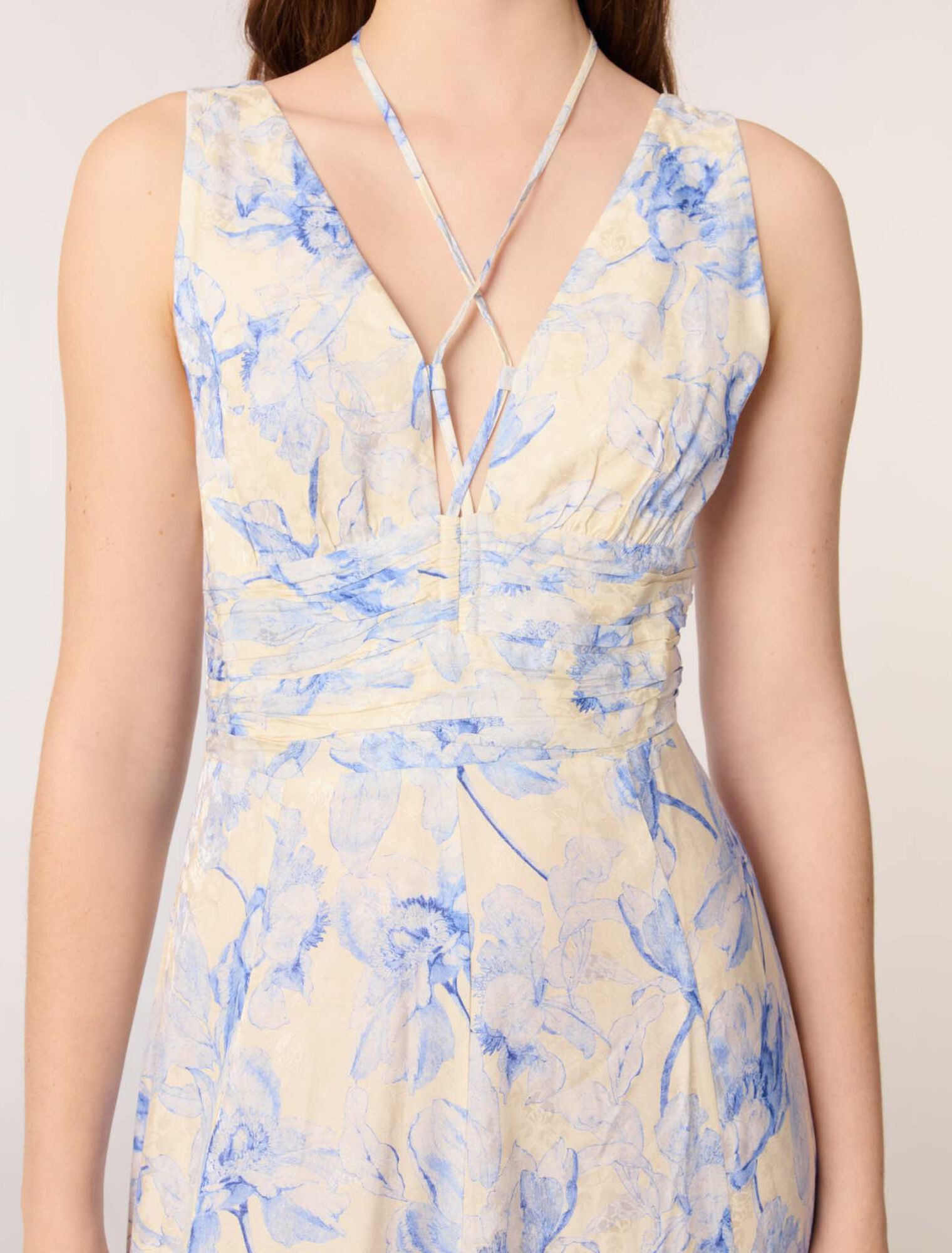 Vestido largo estampado con tiras
