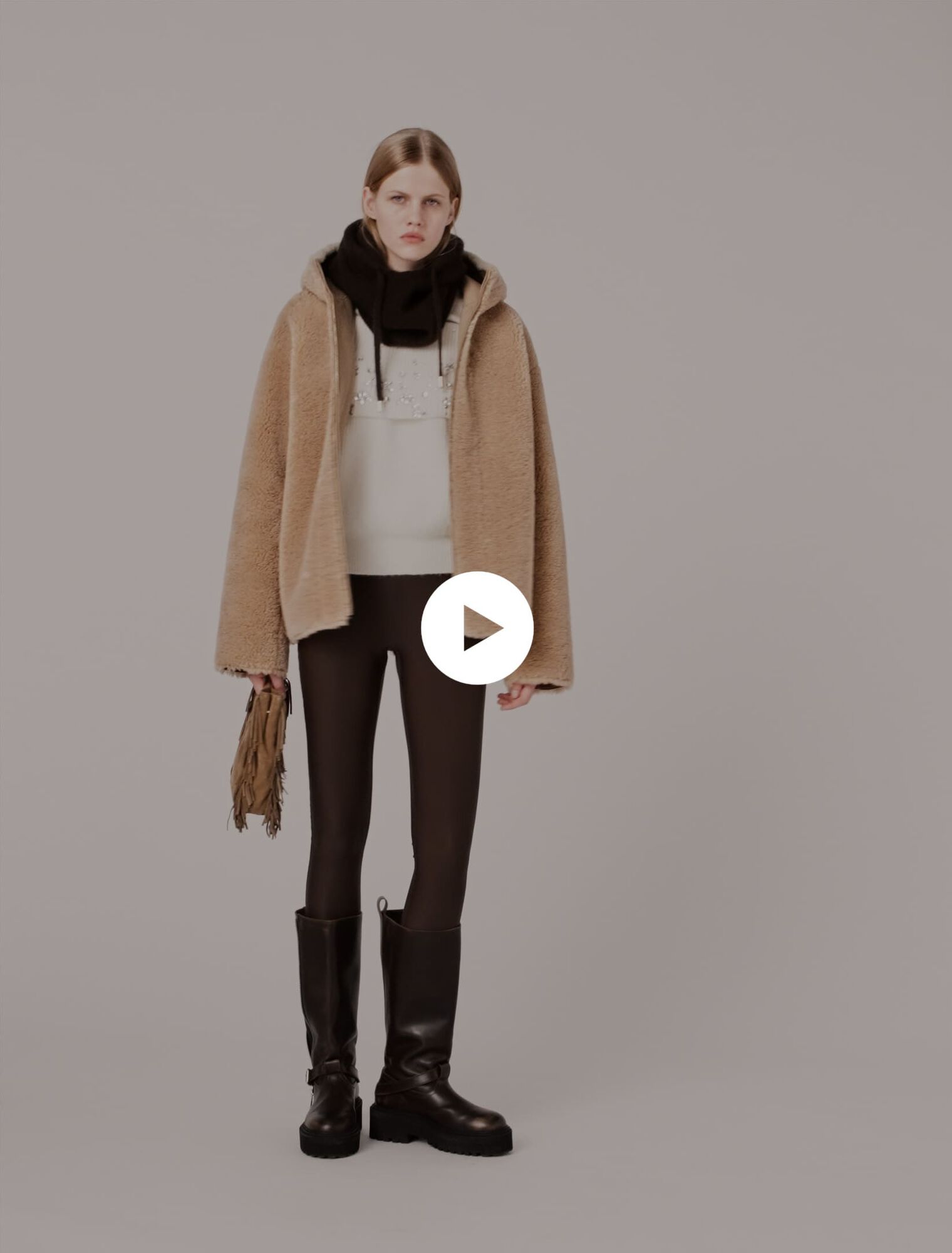 Abrigo reversible con capucha