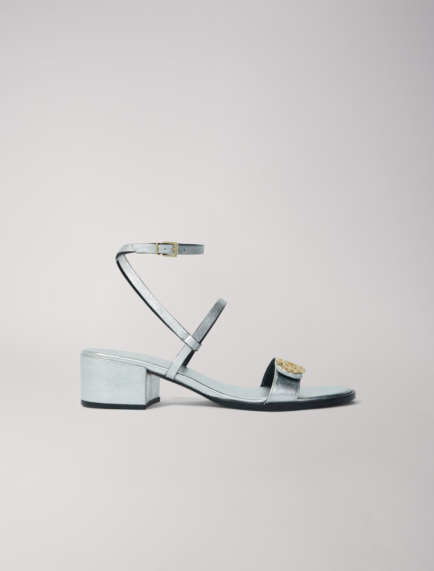 Sandalias con tiras de piel
