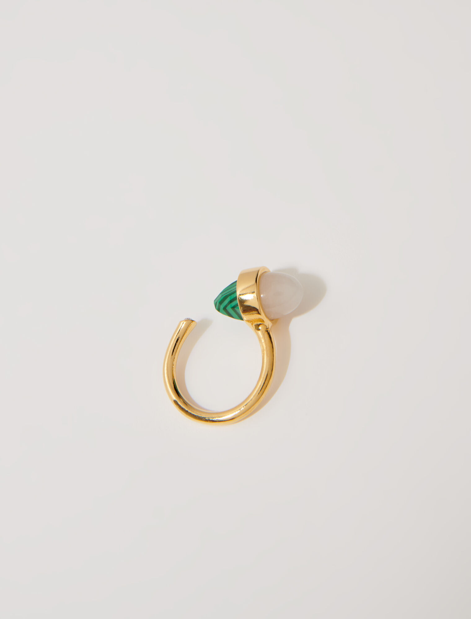 Anillo adornado