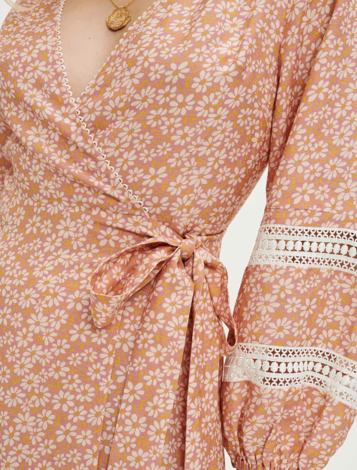 Vestido estampado con trenzas