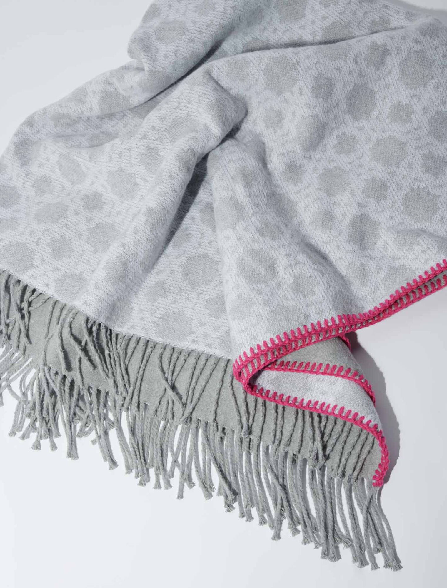 Poncho con monograma
