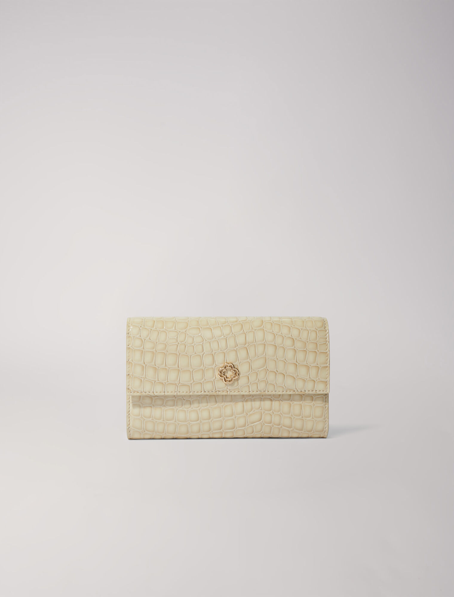 Cartera con cadena de cuero